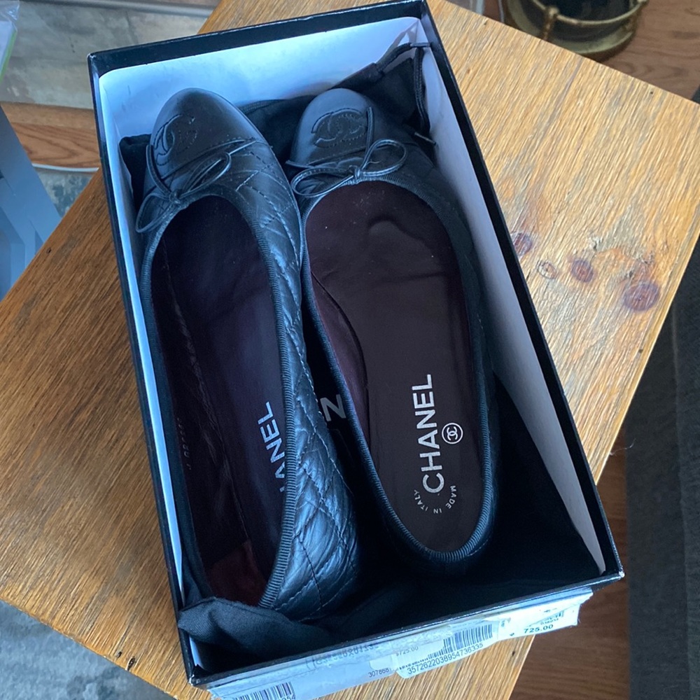 Black Chanel Interlocking CC leather quilted ballerina flats
